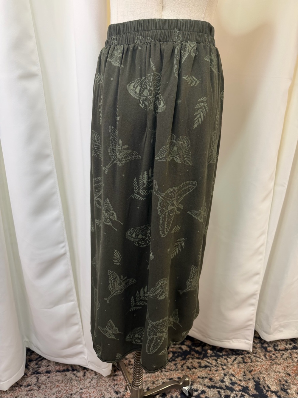 Disturbia ‘Callopistria Moth Print Midi Skirt’ in Olive Green Size 10 - Picture 13 of 16